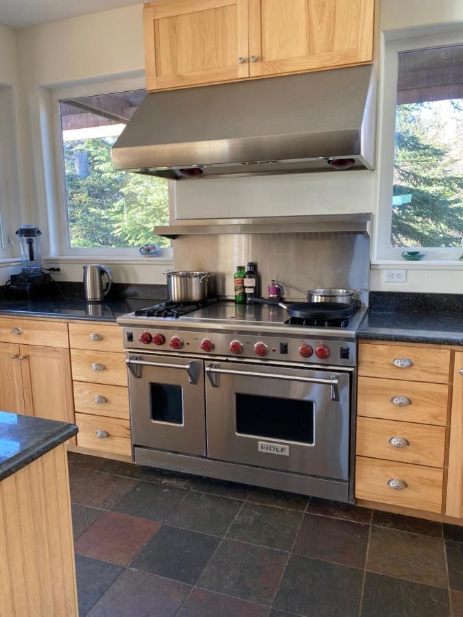Frenchy'S Adventure Bed And Breakfast Anchorage Exterior foto